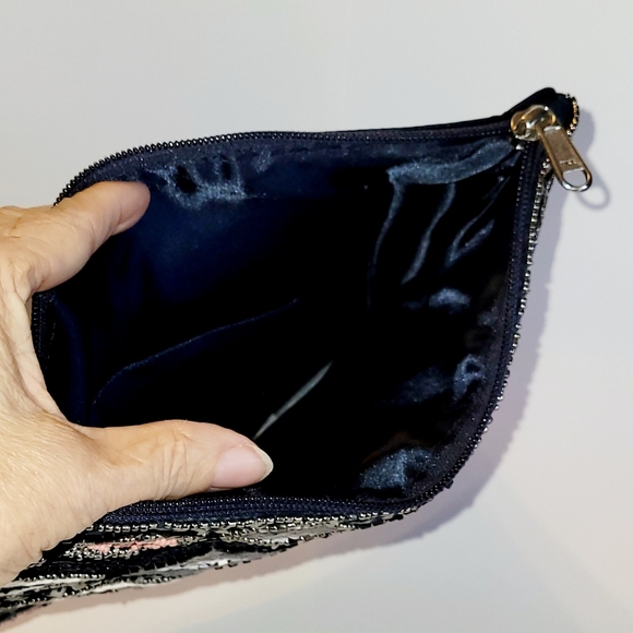 New Beaded Clutch Purse, Pouch with Zipper Closure - Picture 3 of 6